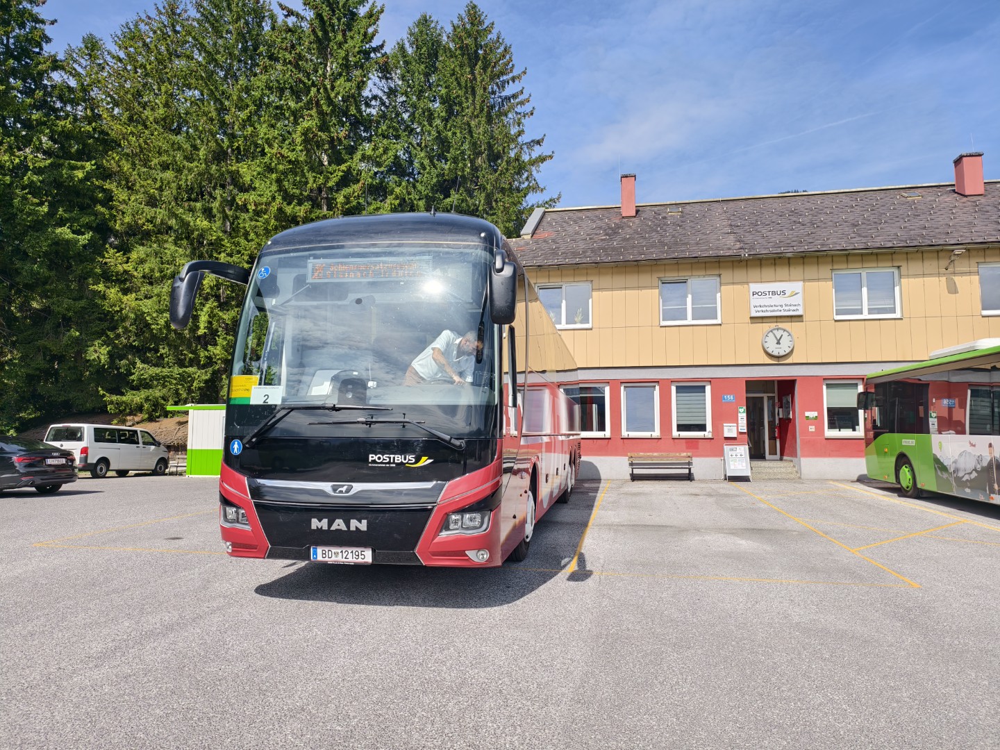BD 12195